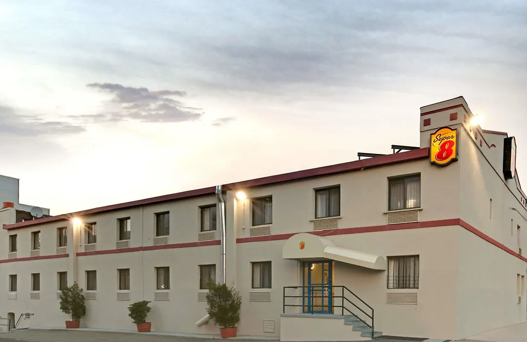 Super 8 By Wyndham Long Island City Lga Hotel-1