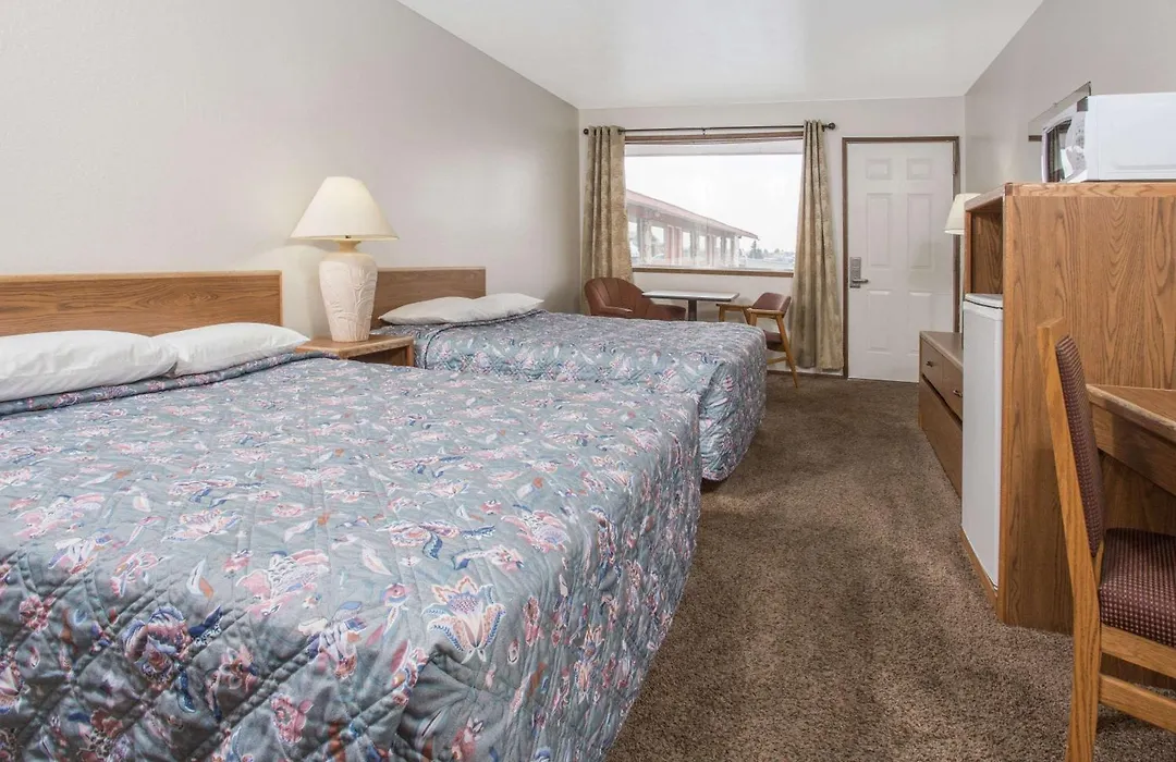 Knights Inn Boardman-1