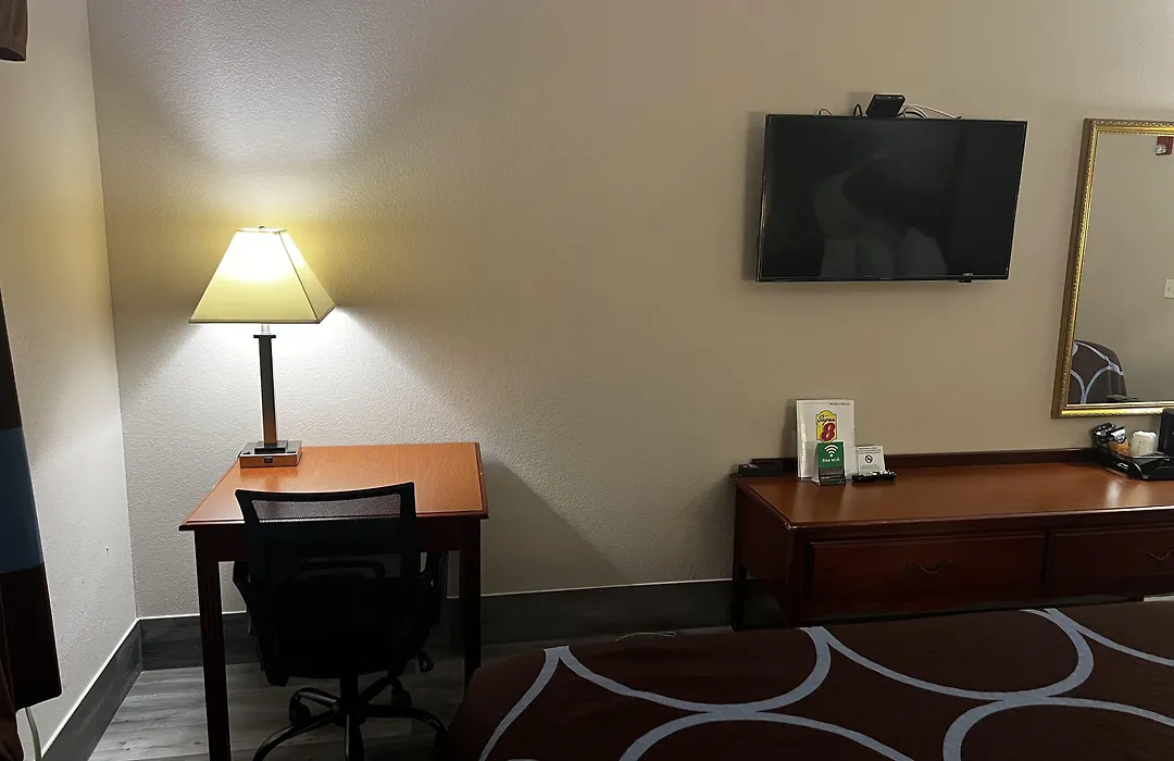 Hotel Piney Woods-1