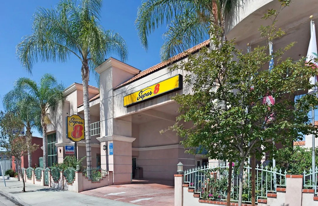 Super 8 By Wyndham North Hollywood-1