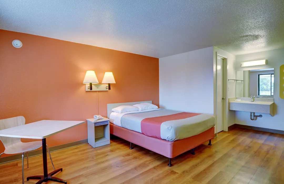 Motel 6-Chicopee, Ma - Springfield-1