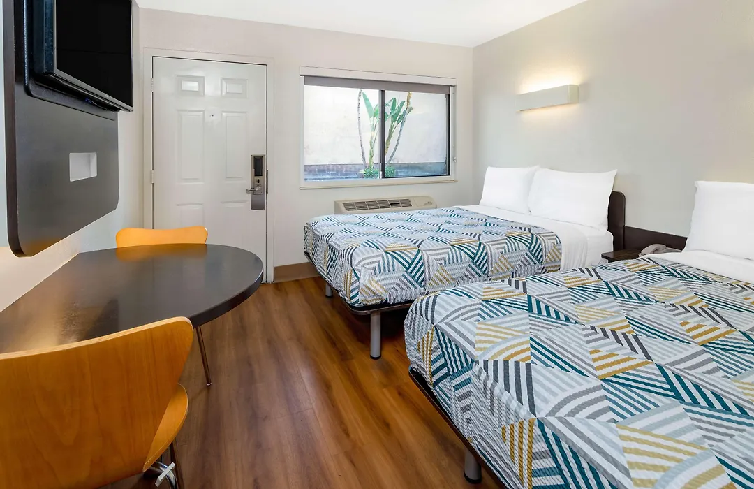 Motel 6-Santa Barbara, Ca - State Street-1
