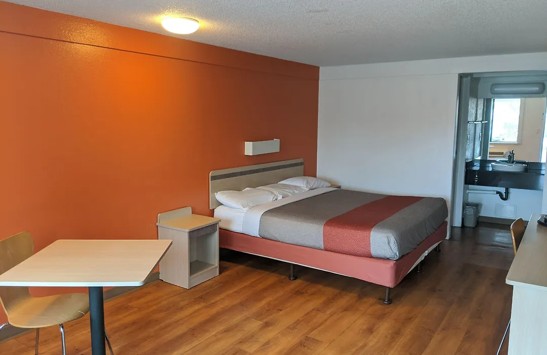 Rodeway Inn Altoona Orchard Plaza-1