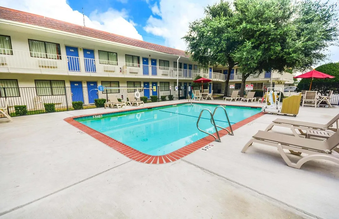 Motel 6-Huntsville, Tx-1