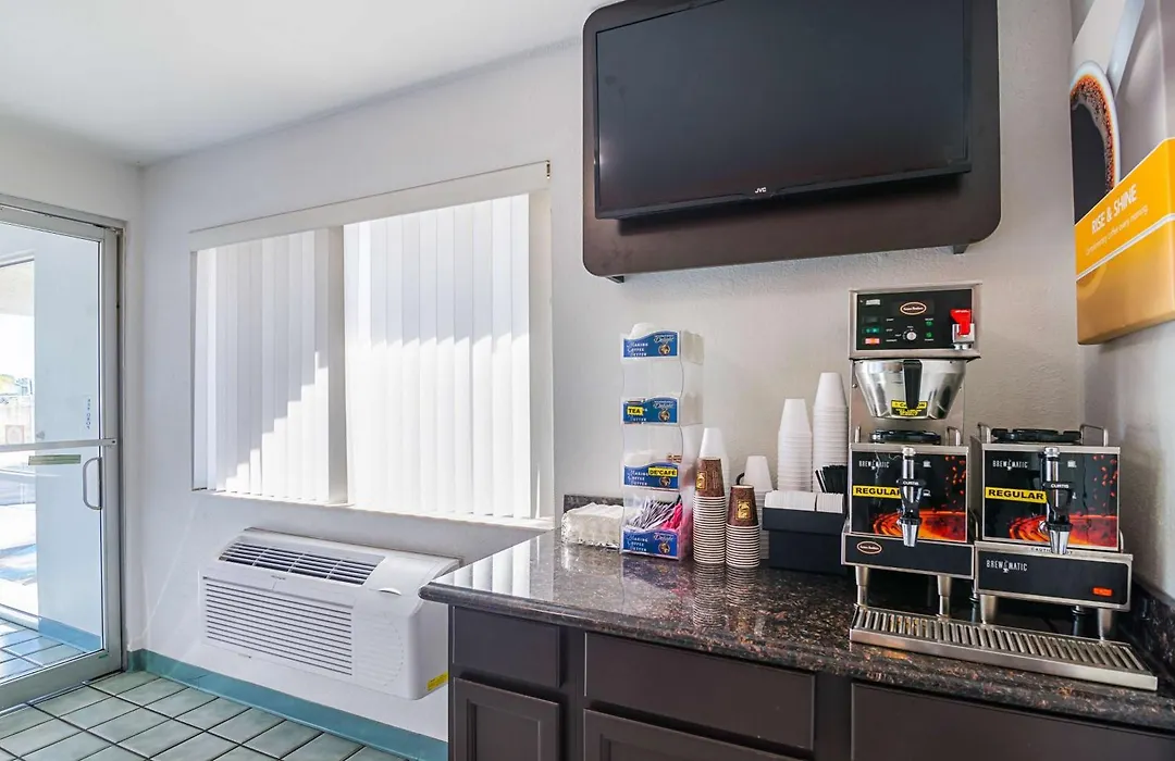 Motel 6-Mitchell, Sd-1