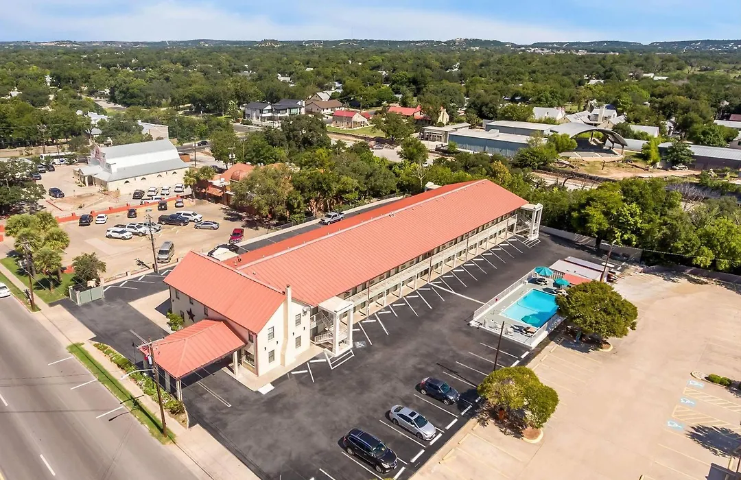 Super 8 By Wyndham Fredericksburg-1