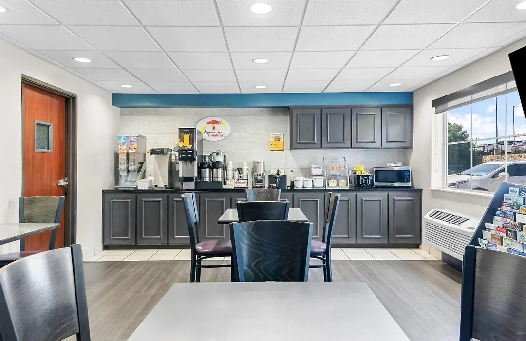 Super 8 By Wyndham Weatherford-1