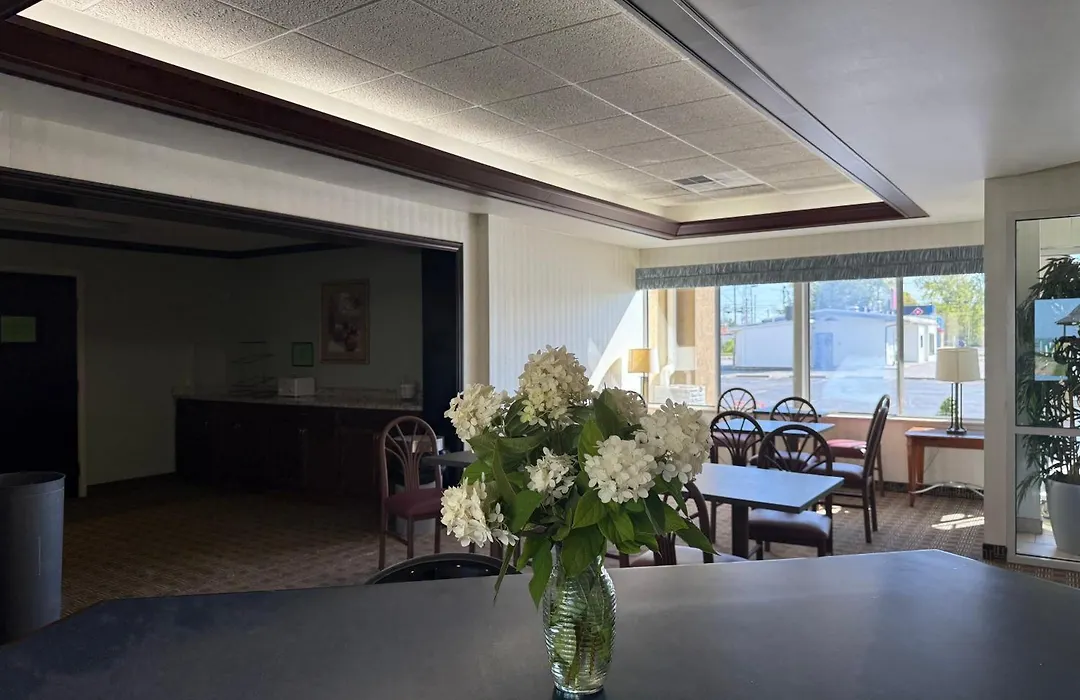 Clinton Inn & Suites-1