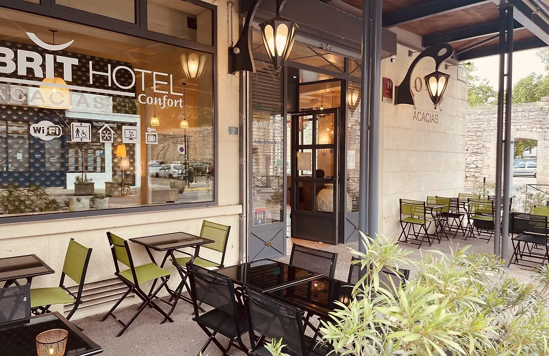 Brit Hotel Acacias-1