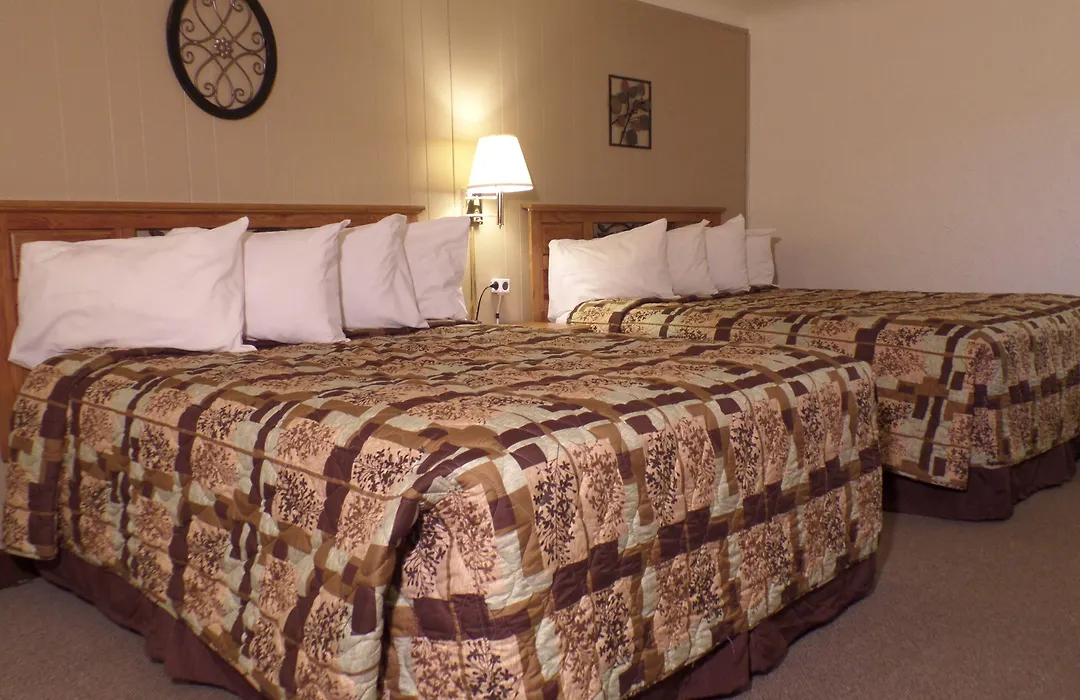 Kinnikinnik Motor Lodge-1
