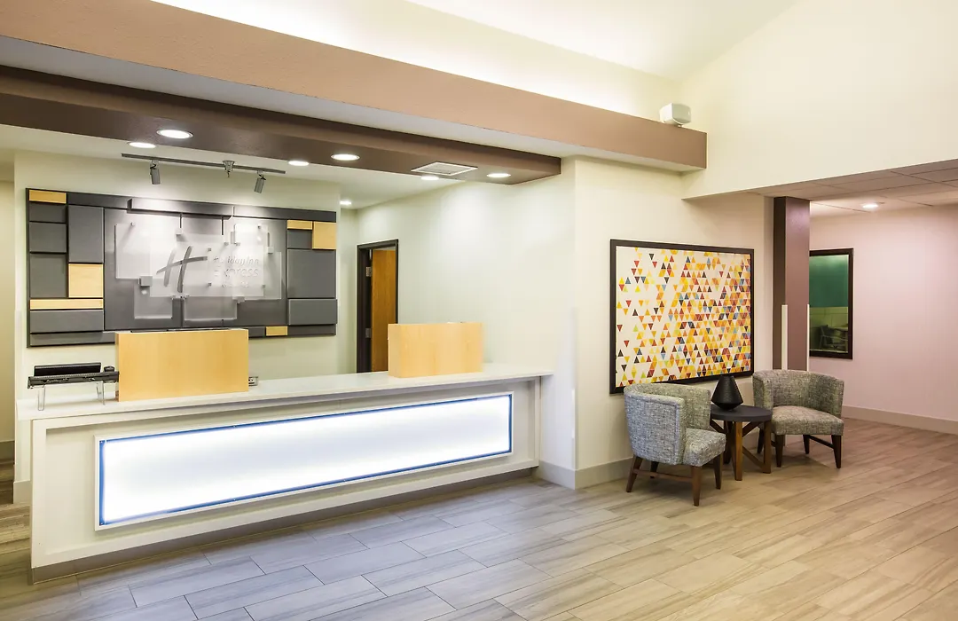 Holiday Inn Express & Suites Bellevue -Omaha Area- By Ihg-1