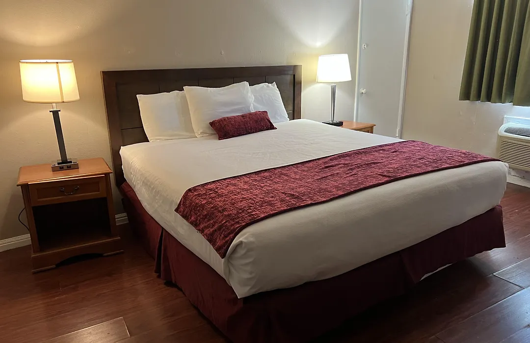 Hometown Inn North Hills-1
