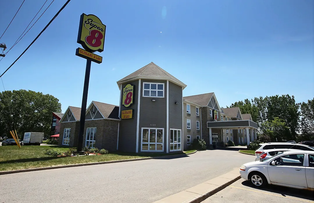 Super 8 By Wyndham Trois-Rivieres-1