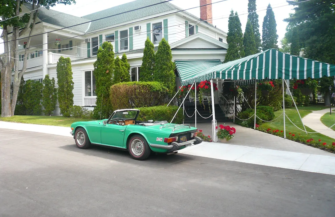 Colonial Inn Harbor Springs-1