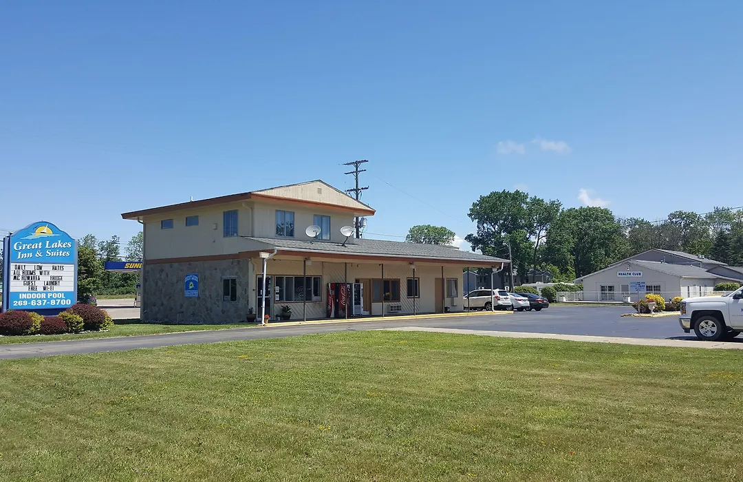 Great Lakes Inn & Suites-1