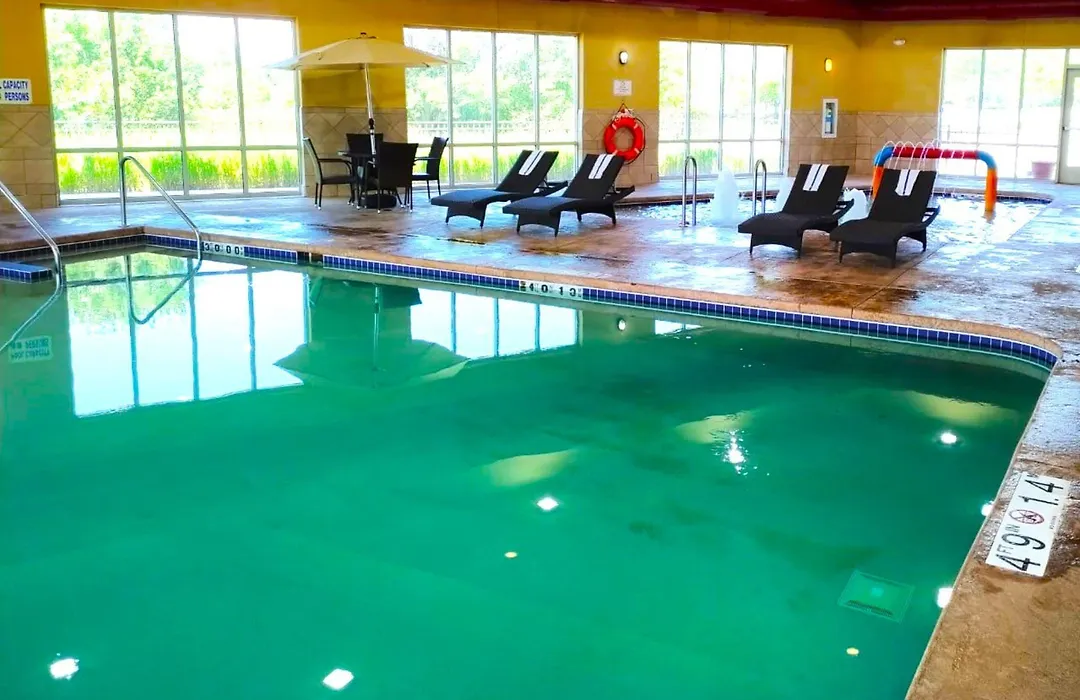 Holiday Inn Express & Suites Milwaukee Nw - Park Place By Ihg-1