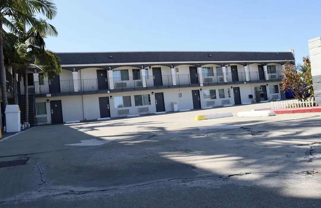 Value Inn Bellflower-1