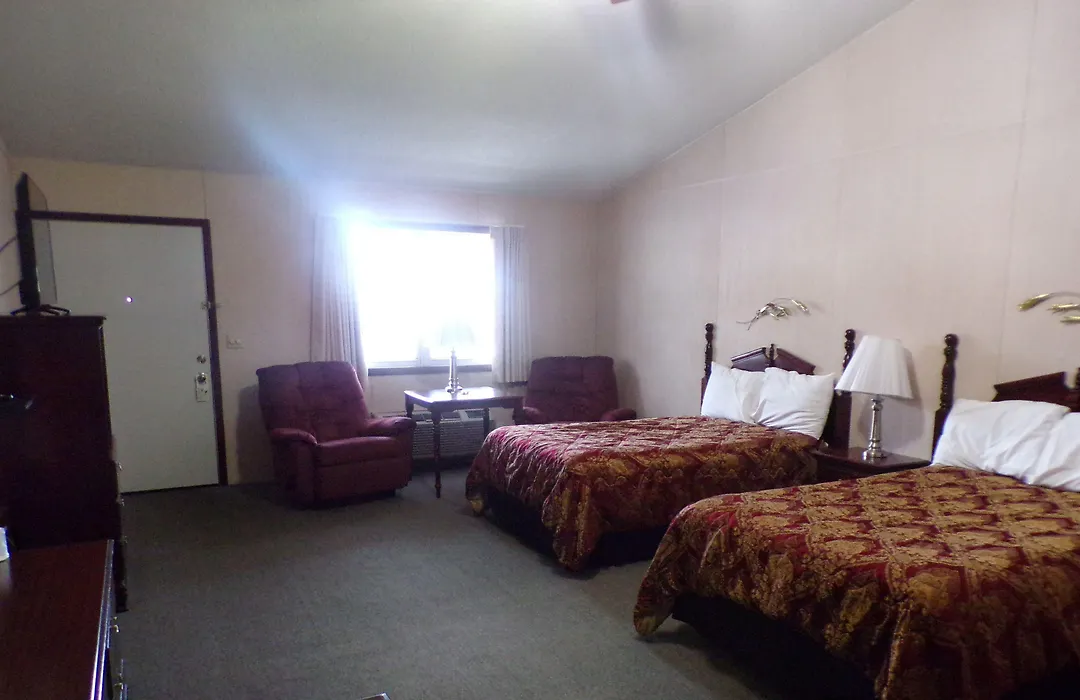 Longhouse Lodge Motel-1