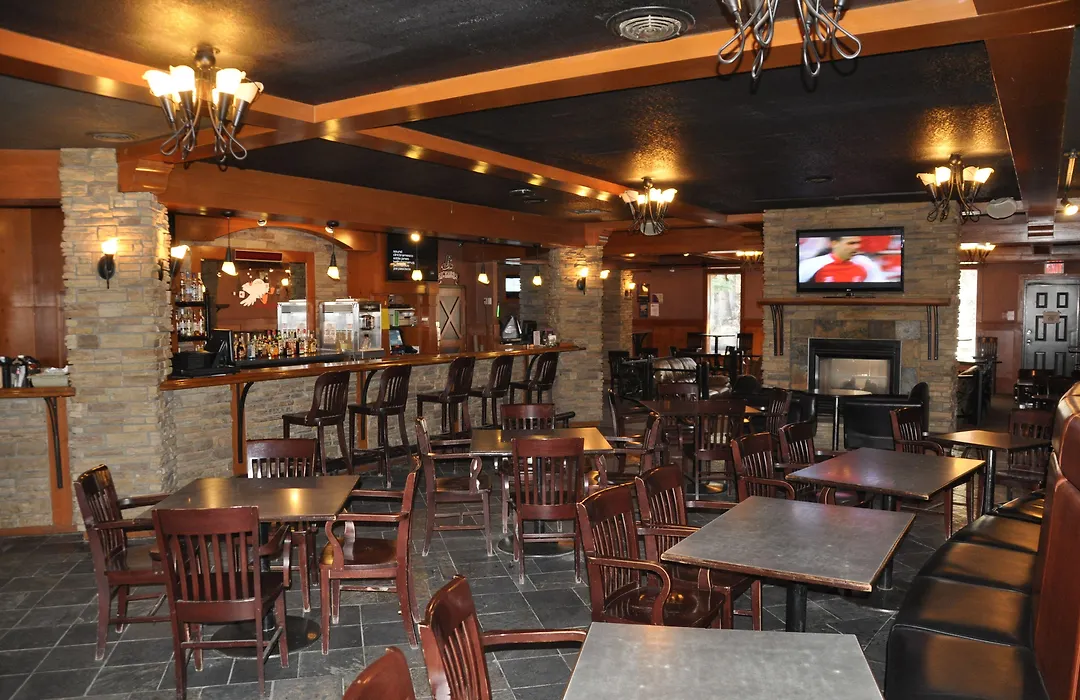 Twin Pine Inn & Suites-1