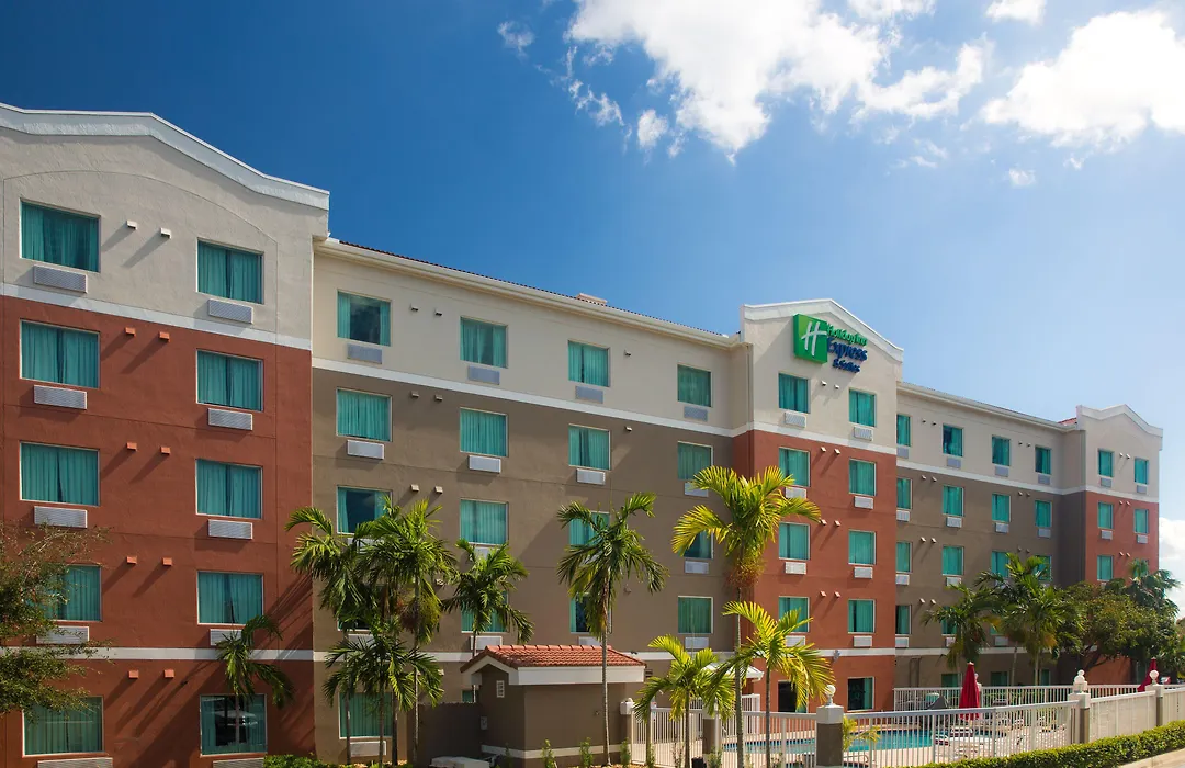 Holiday Inn Express & Suites Pembroke Pines-Sheridan St By Ihg-1