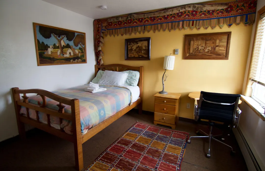Qupqugiaq Inn-1
