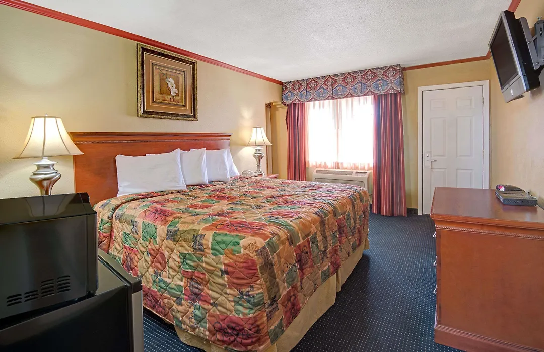 Days Inn By Wyndham Albuquerque Downtown-1