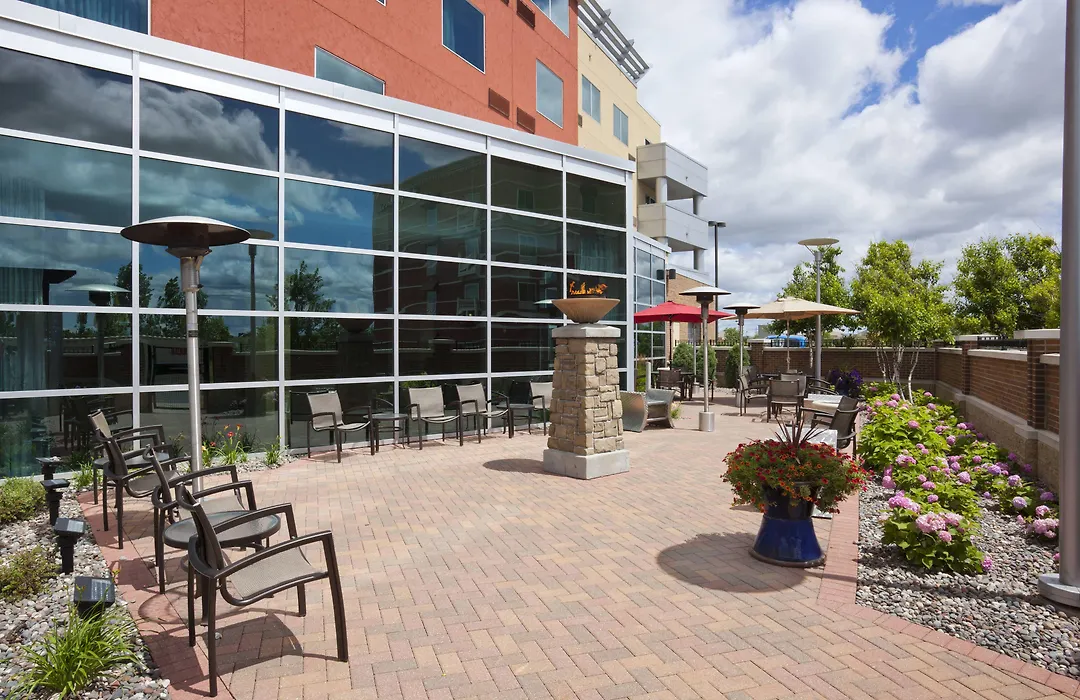 Courtyard Minneapolis Maple Grove Arbor Lakes-1
