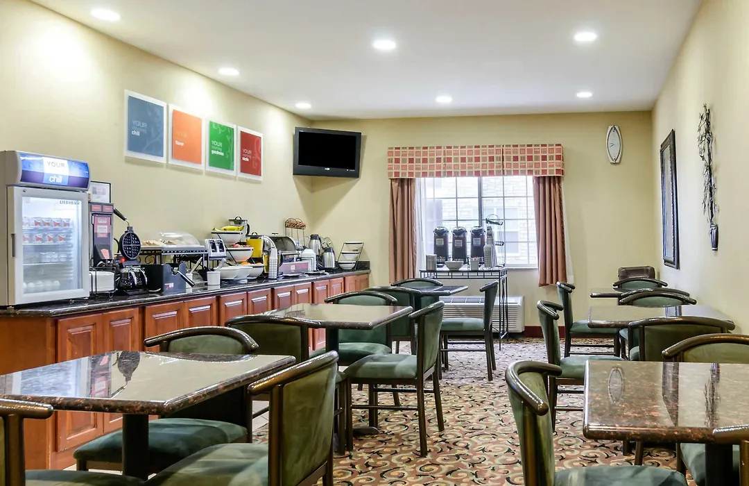 Super 8 By Wyndham Great Bend-1