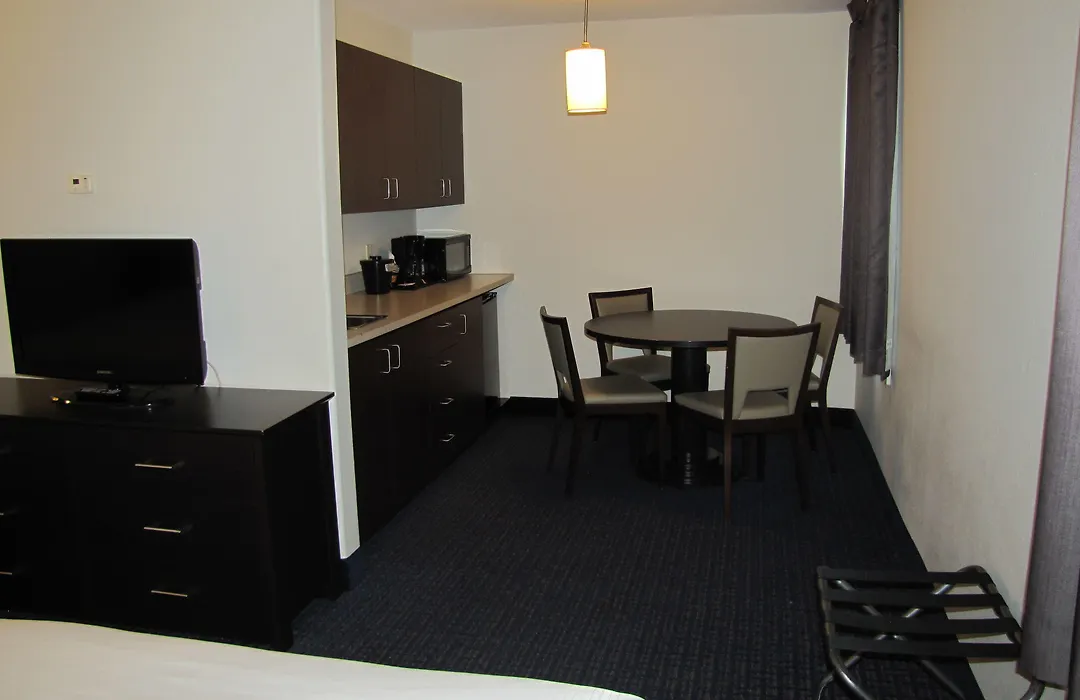 Super 8 By Wyndham Lachenaie/Terrebonne-1