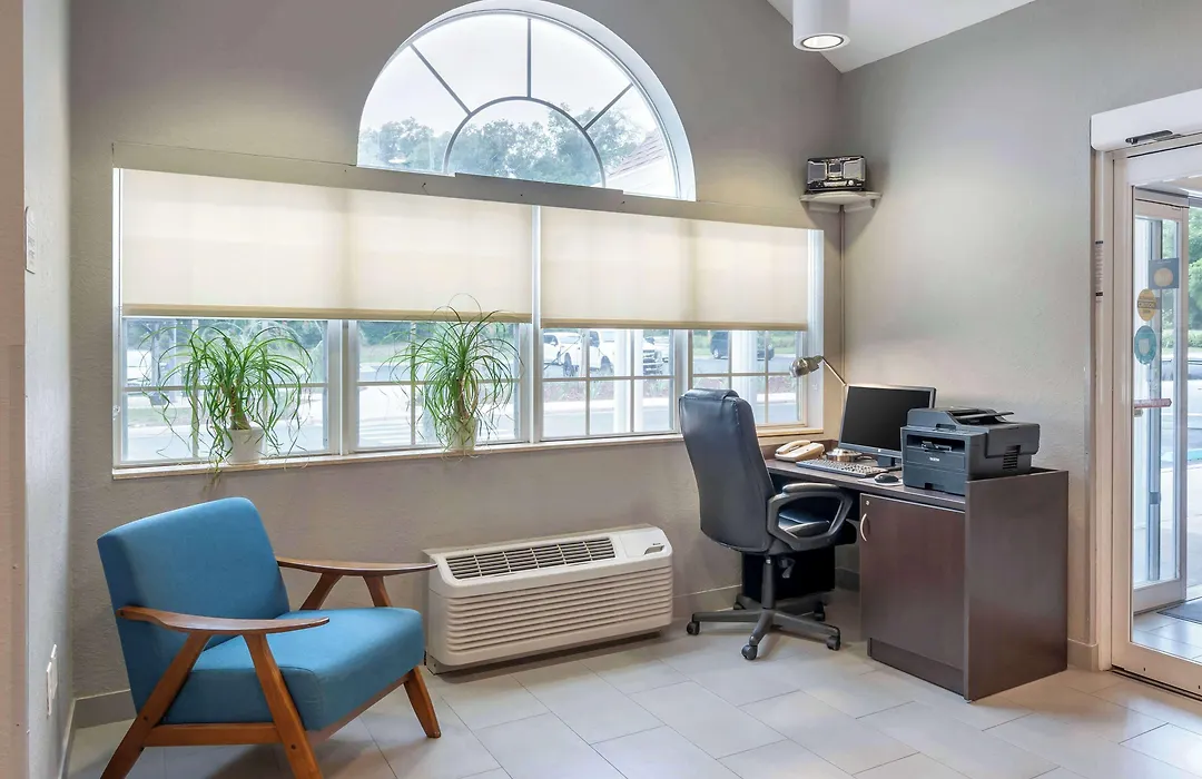 Microtel Inn & Suites By Wyndham Brooksville-1