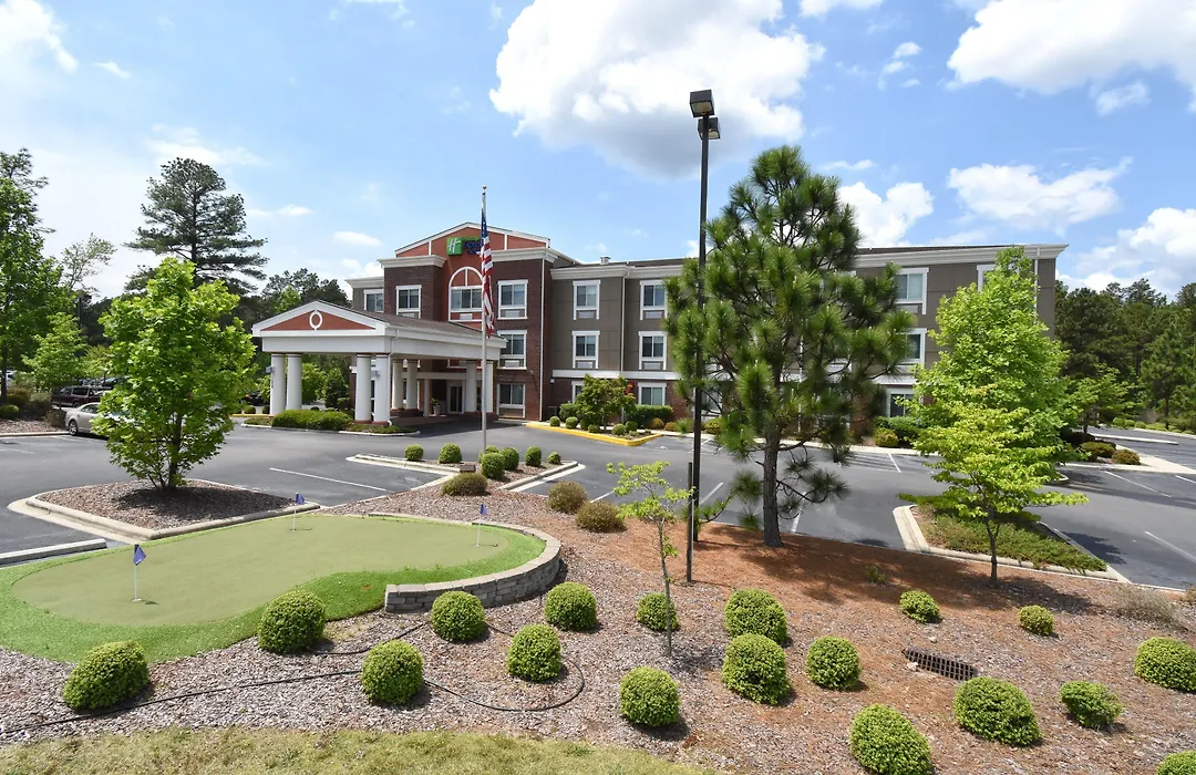 Holiday Inn Express & Suites Southern Pines-Pinehurst Area By Ihg-1