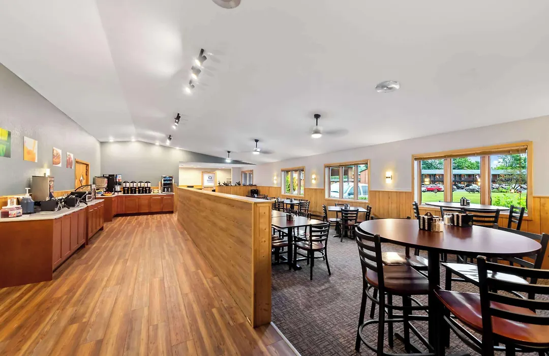 Quality Inn & Suites Munising-1