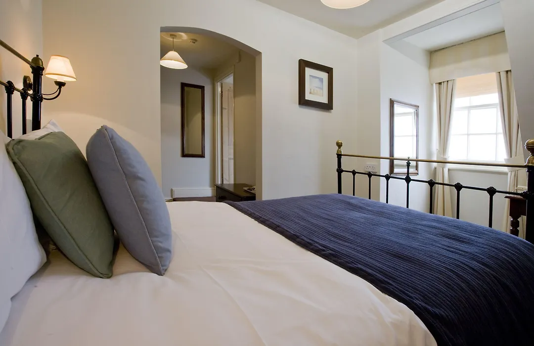 Royal Hotel-1