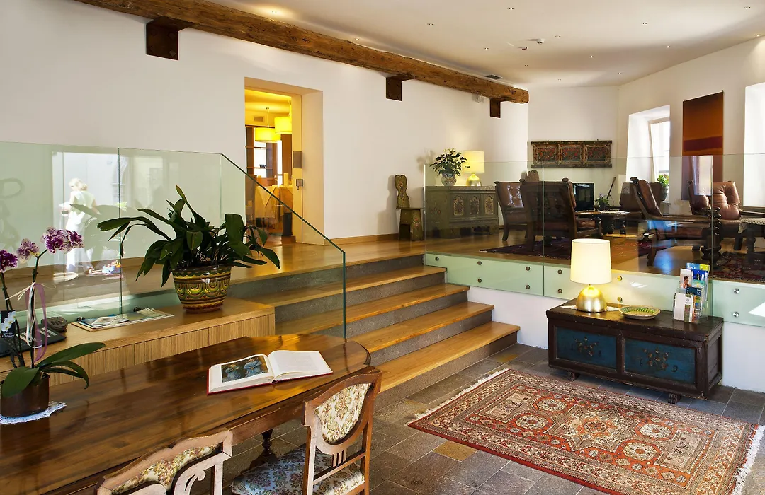 Hotel Romanda-1