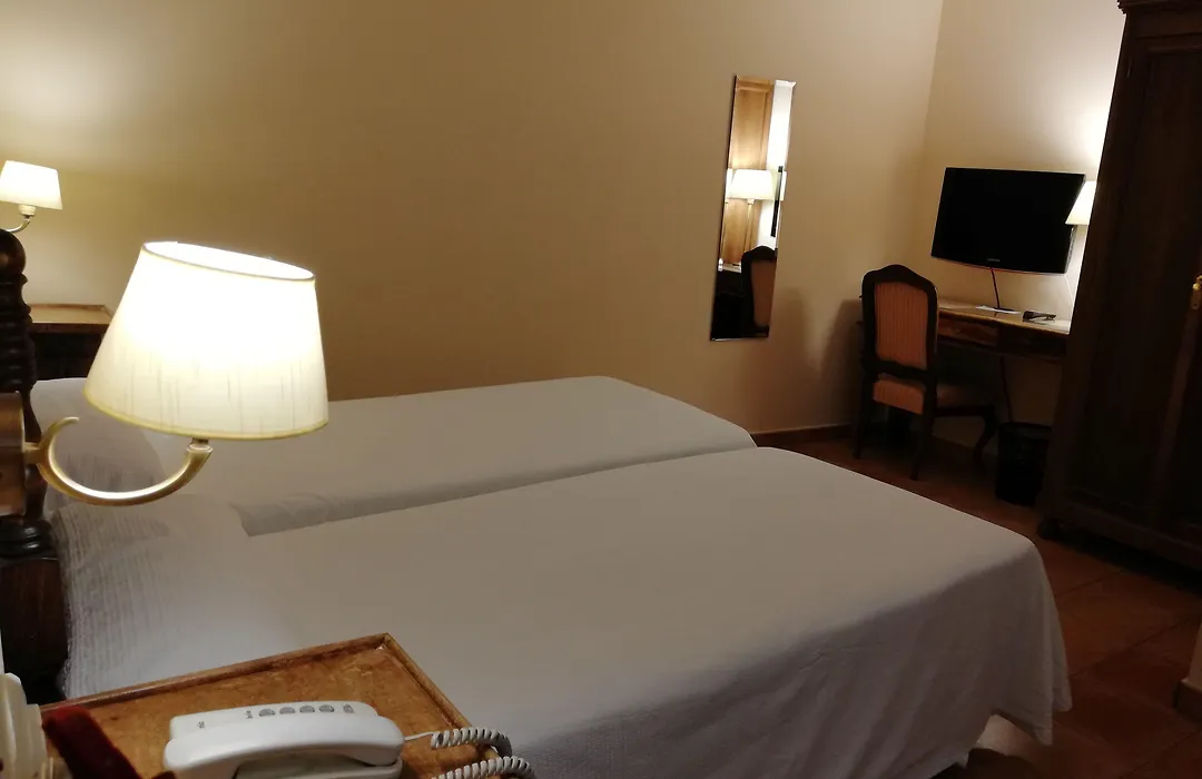 Hotel Don Carlos Cáceres-1