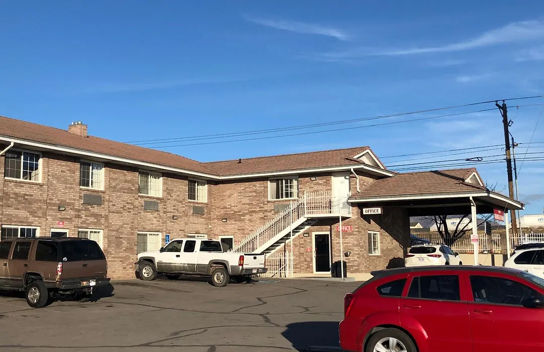 Ameri-Stay Inn & Suites-1