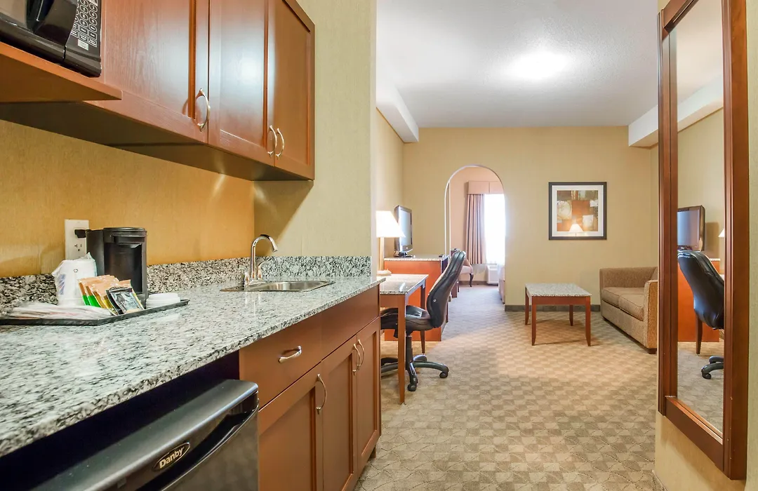 Comfort Inn & Suites Airdrie-1