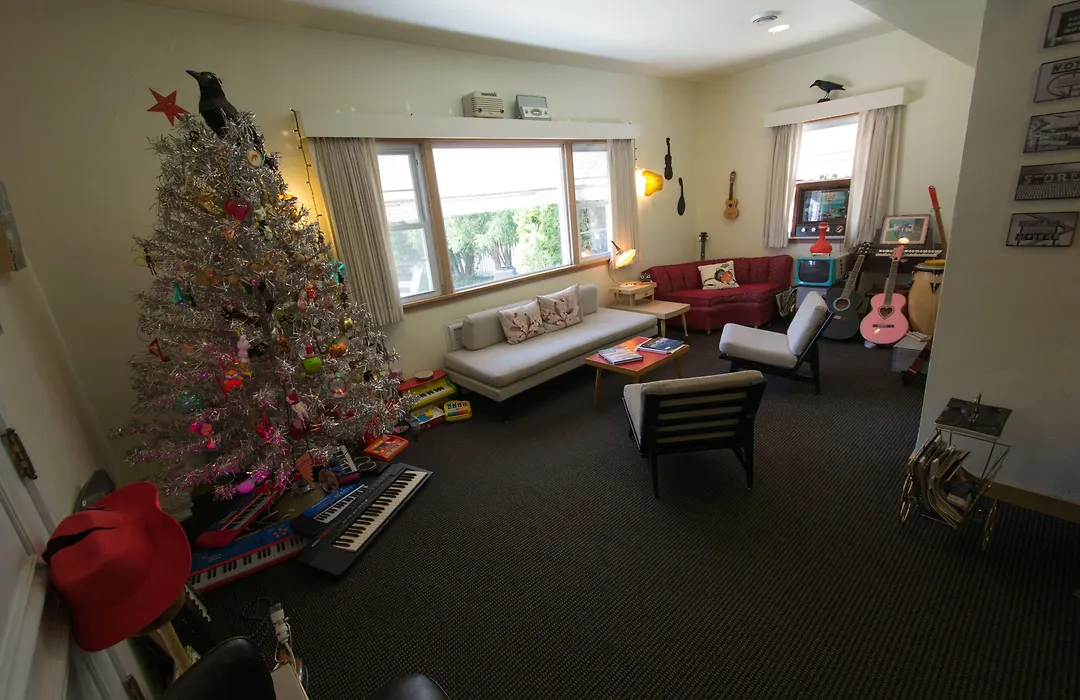 Holiday Music Motel-1