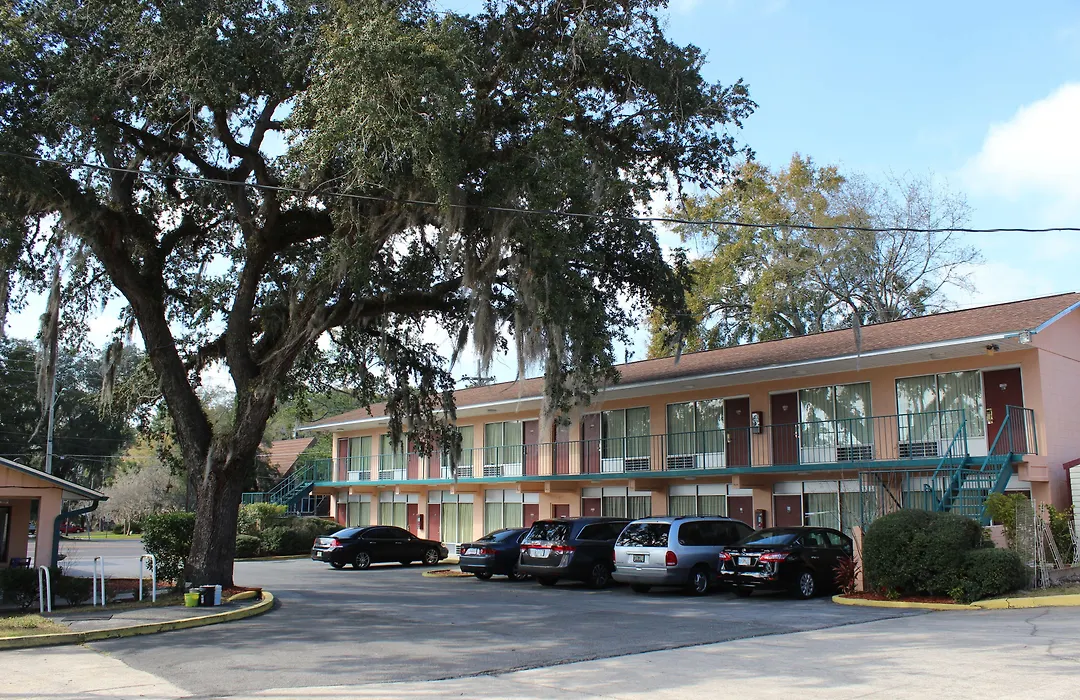 Travelers Inn Gainesville-1