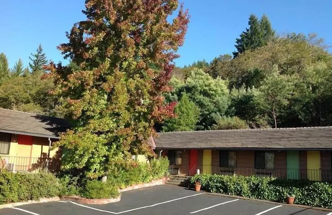 Humboldt Redwoods Inn-1