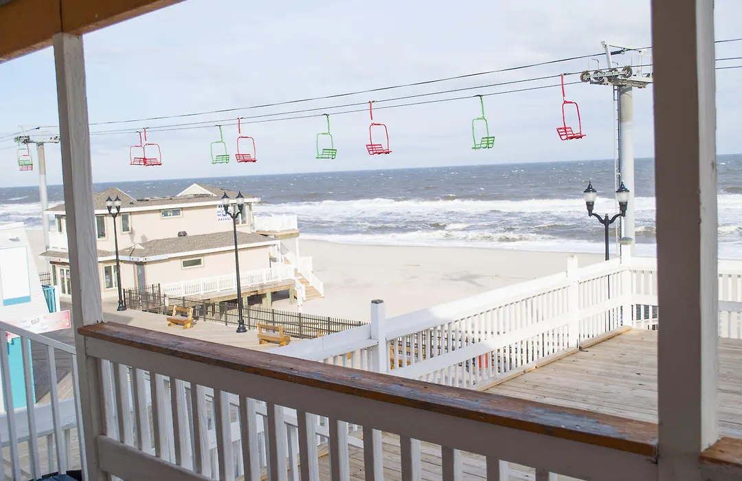 Boardwalk Hotel Charlee & Apartments Beach Hotel Oceanfront-1