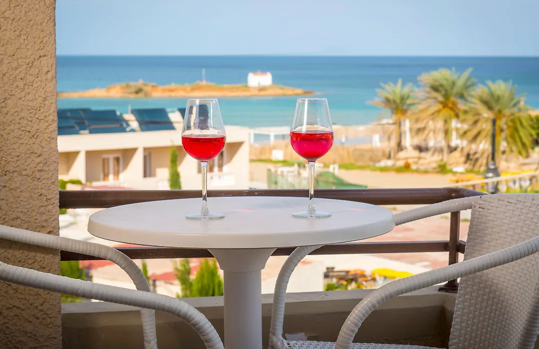 Primavera Beach Hotel Studios & Apartments-1
