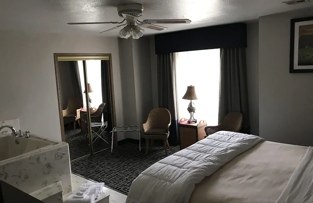 Days Inn By Wyndham Grove-1