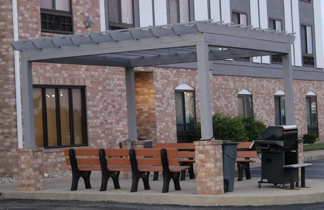 Holiday Inn Express & Suites Greenfield By Ihg-1