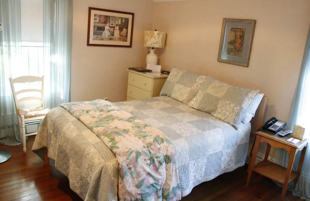 The Coolidge Corner Guest House: A Brookline Bed And Breakfast-1