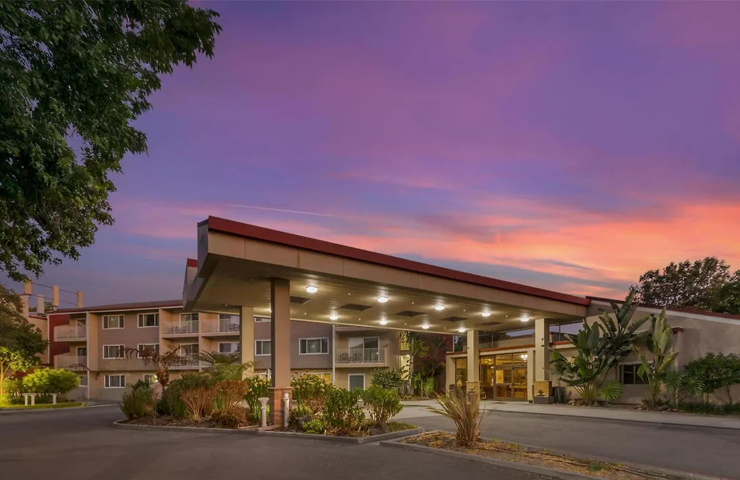Best Western Plus Garden Court Inn-1