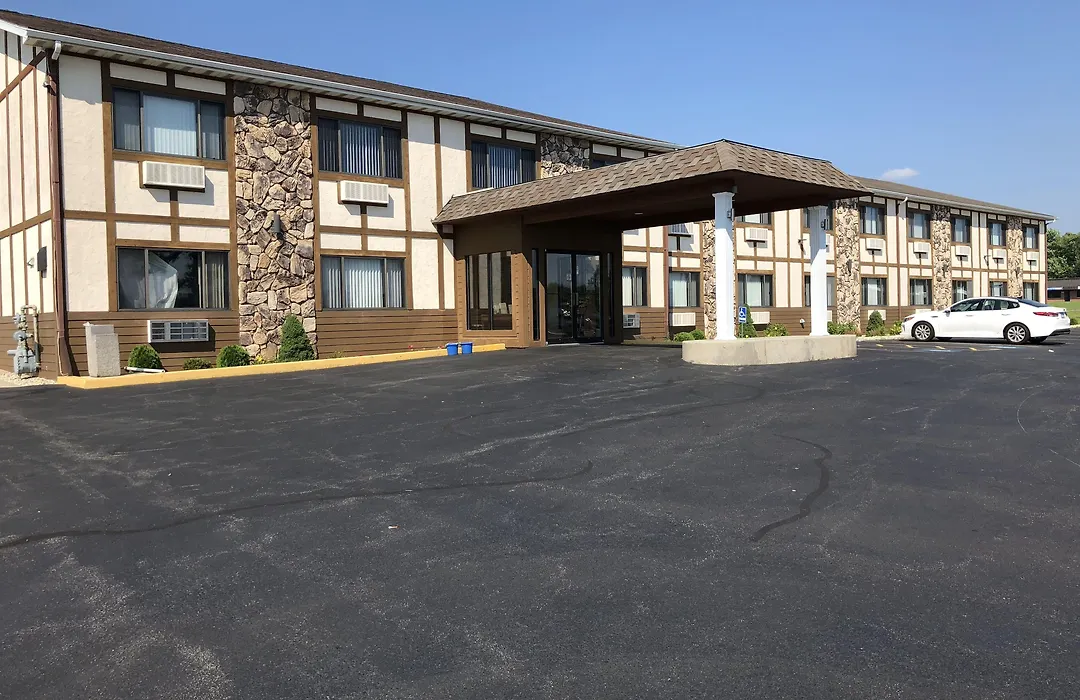 Sky Lodge Inn & Suites - Delavan-1