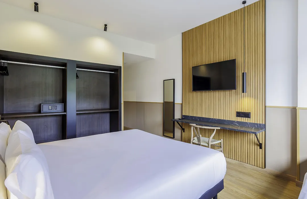 Hotel Acta Madfor-1