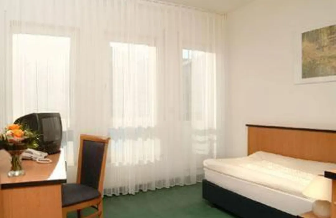 Airport-Hotel Stetten-1