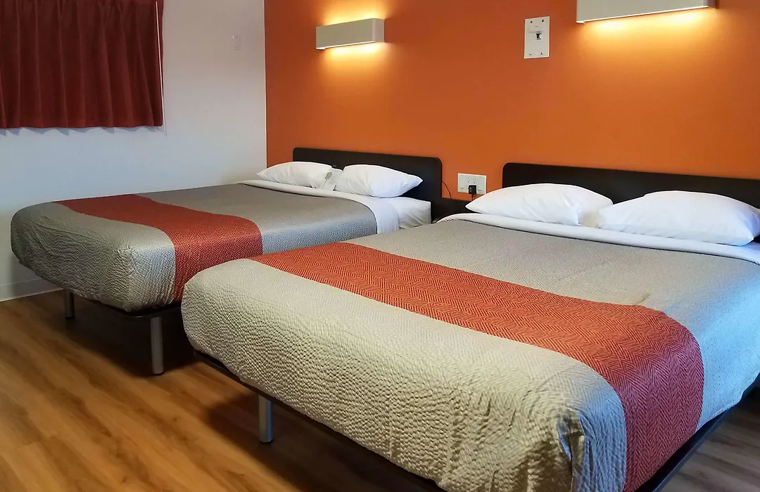Motel 6 Cranbrook-1